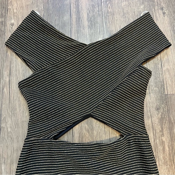 Alt B Bodycon Black Gold Shimmer Stripes Off Shoulders Cut Out Dress Midi Size S - Picture 8 of 8